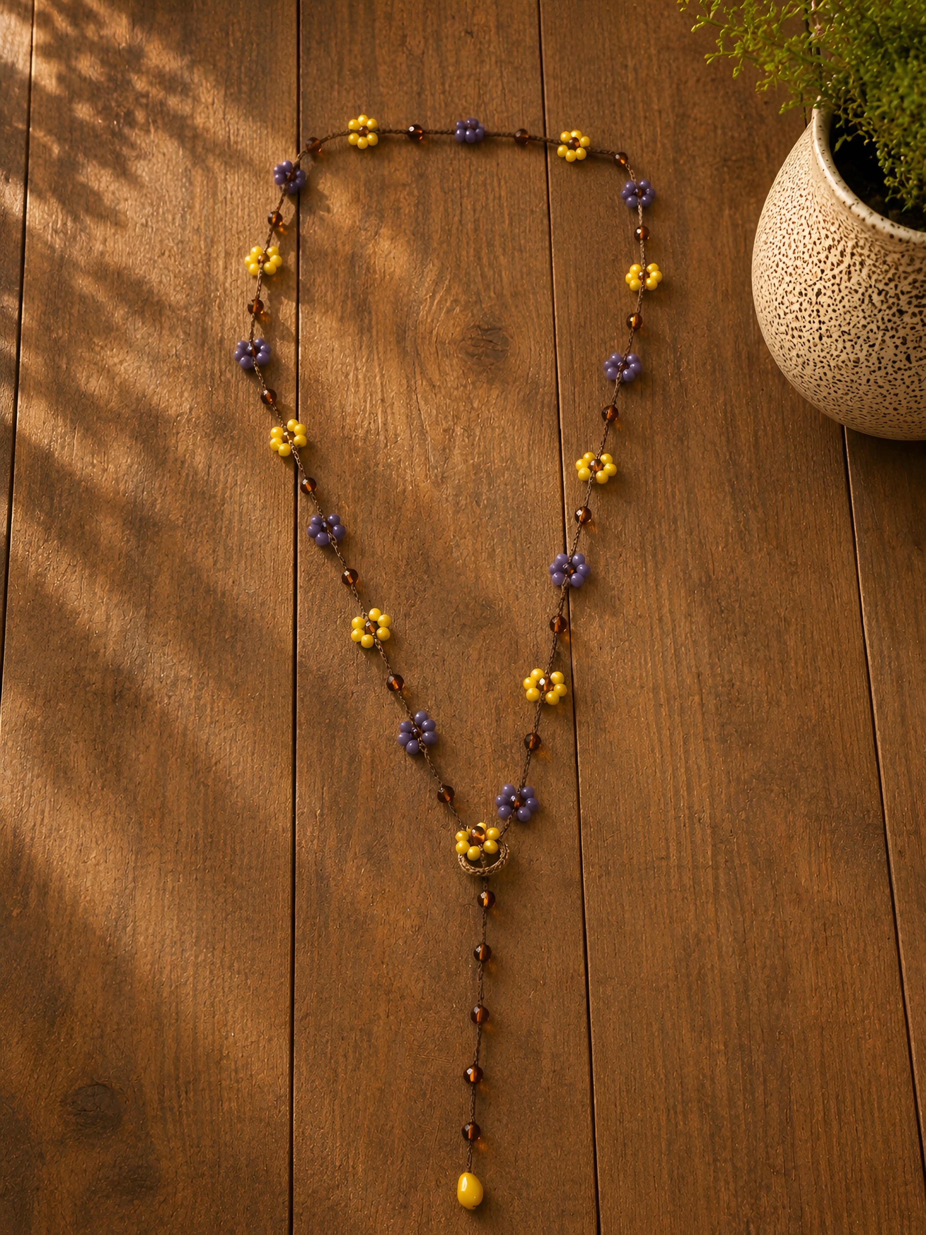 Collana artigianale lunga con fiori colorati