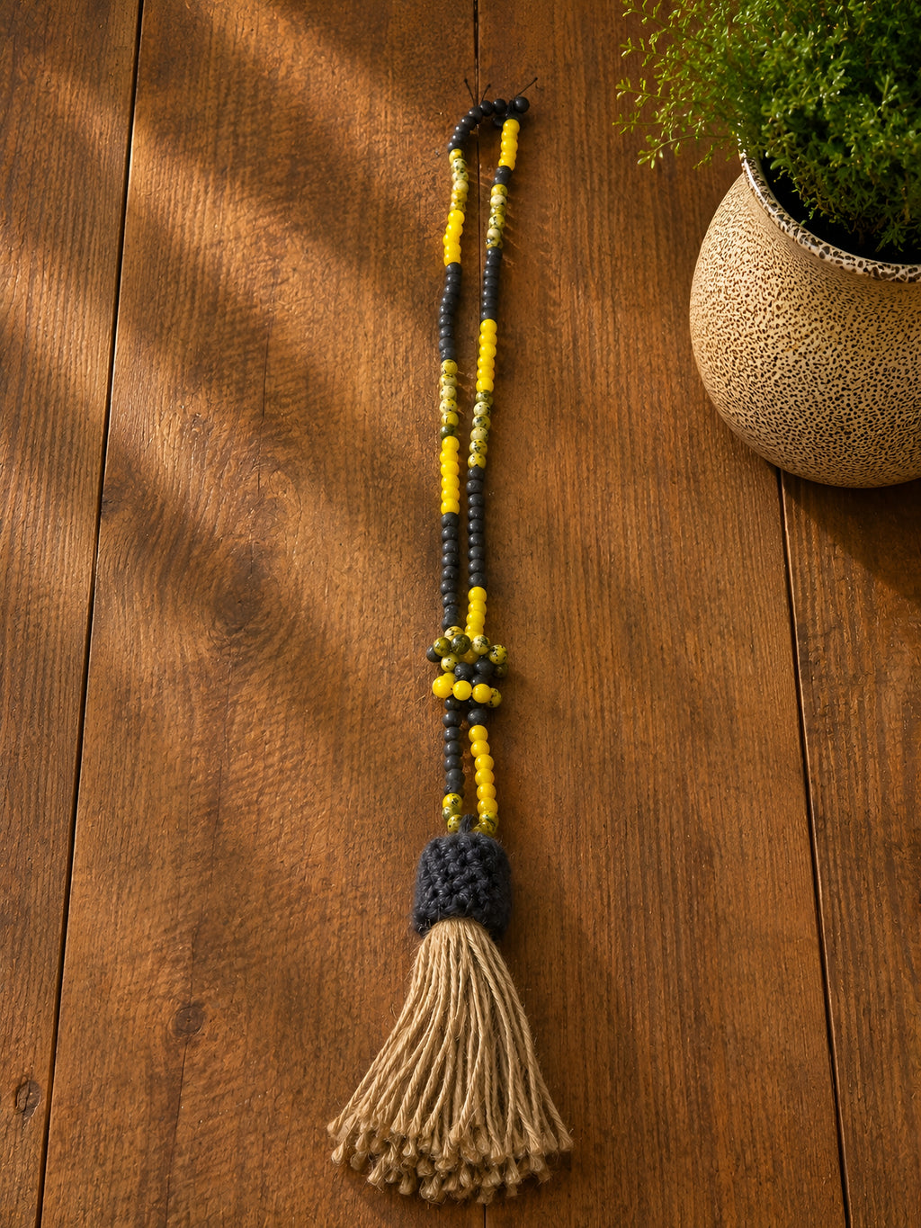 Collana artigianale lunga con nappina